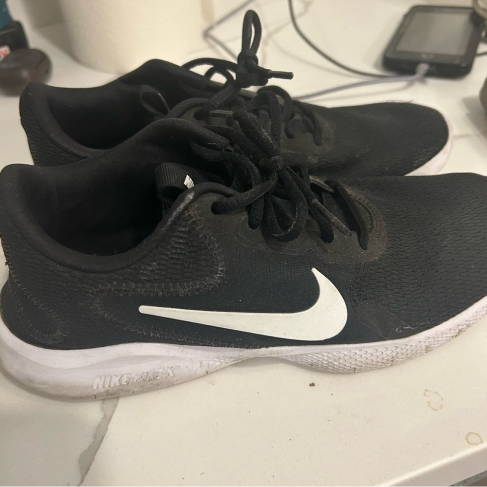 Nike women’s ' Black and White Athletic Sneakers